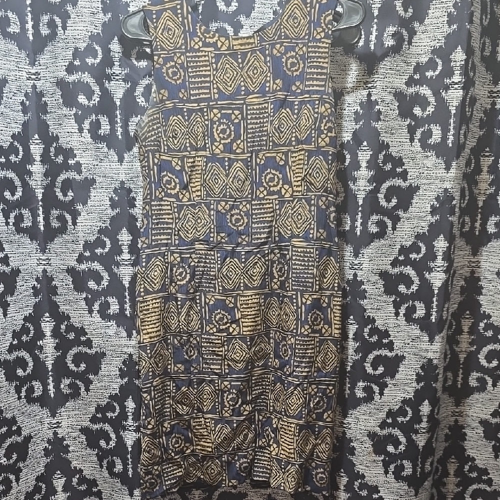 Geometric Patterned Dress in Black and Gold